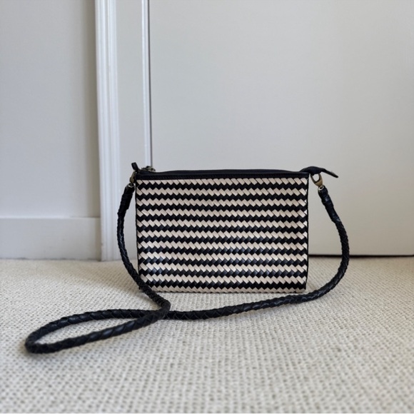 BEMBIEN
DIA Crossbody - Picture 3 of 3